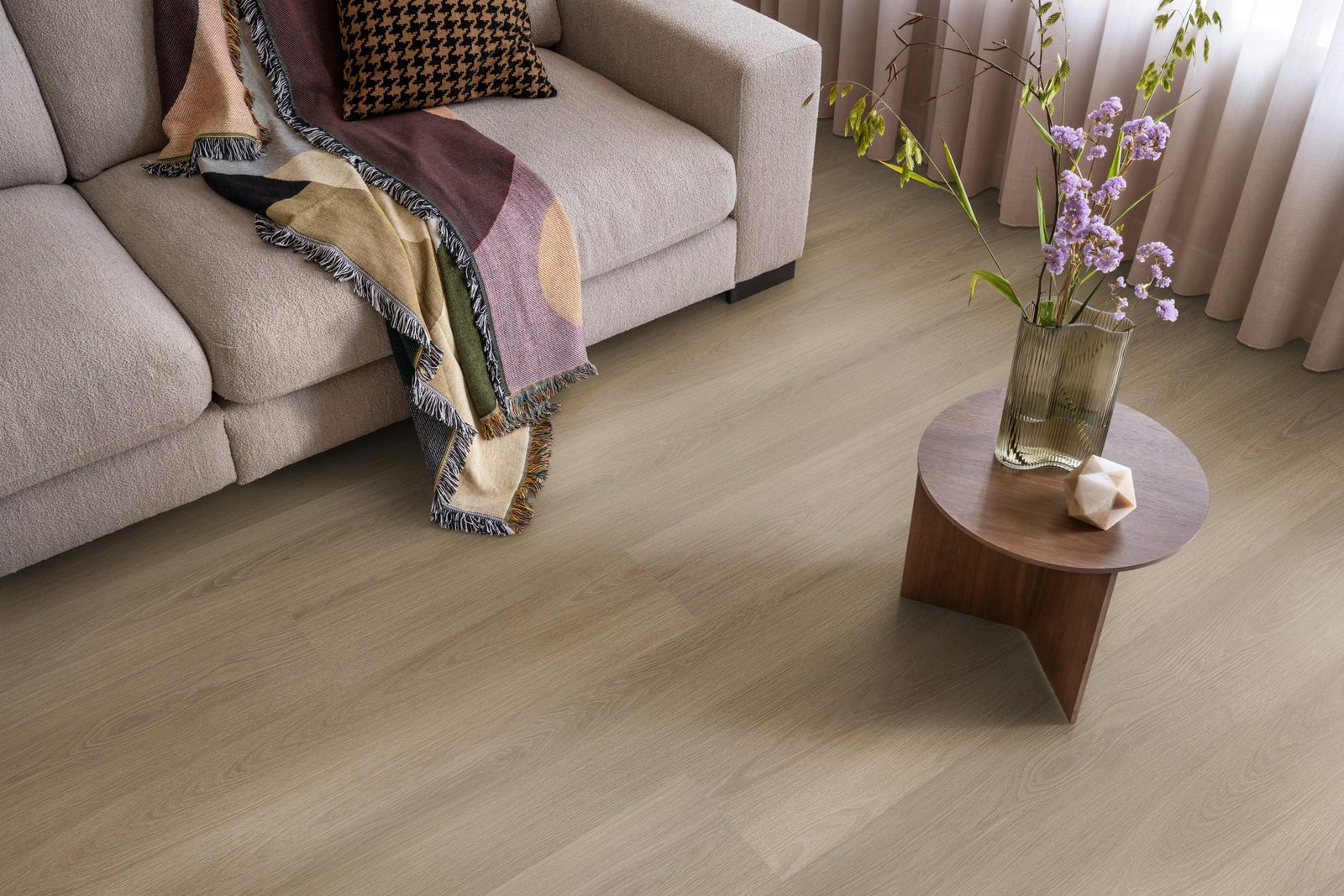 Ambiant pvc klik plank Soleno Dark oak – sfeerfoto