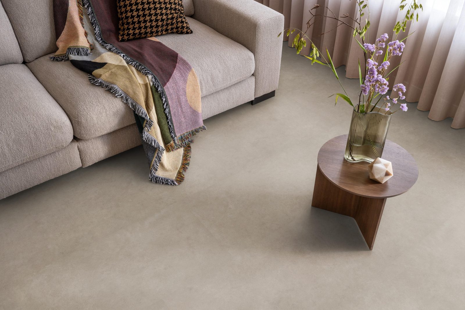 Ambiant pvc klik tegel/betonlook Cerino Light grey – sfeerfoto