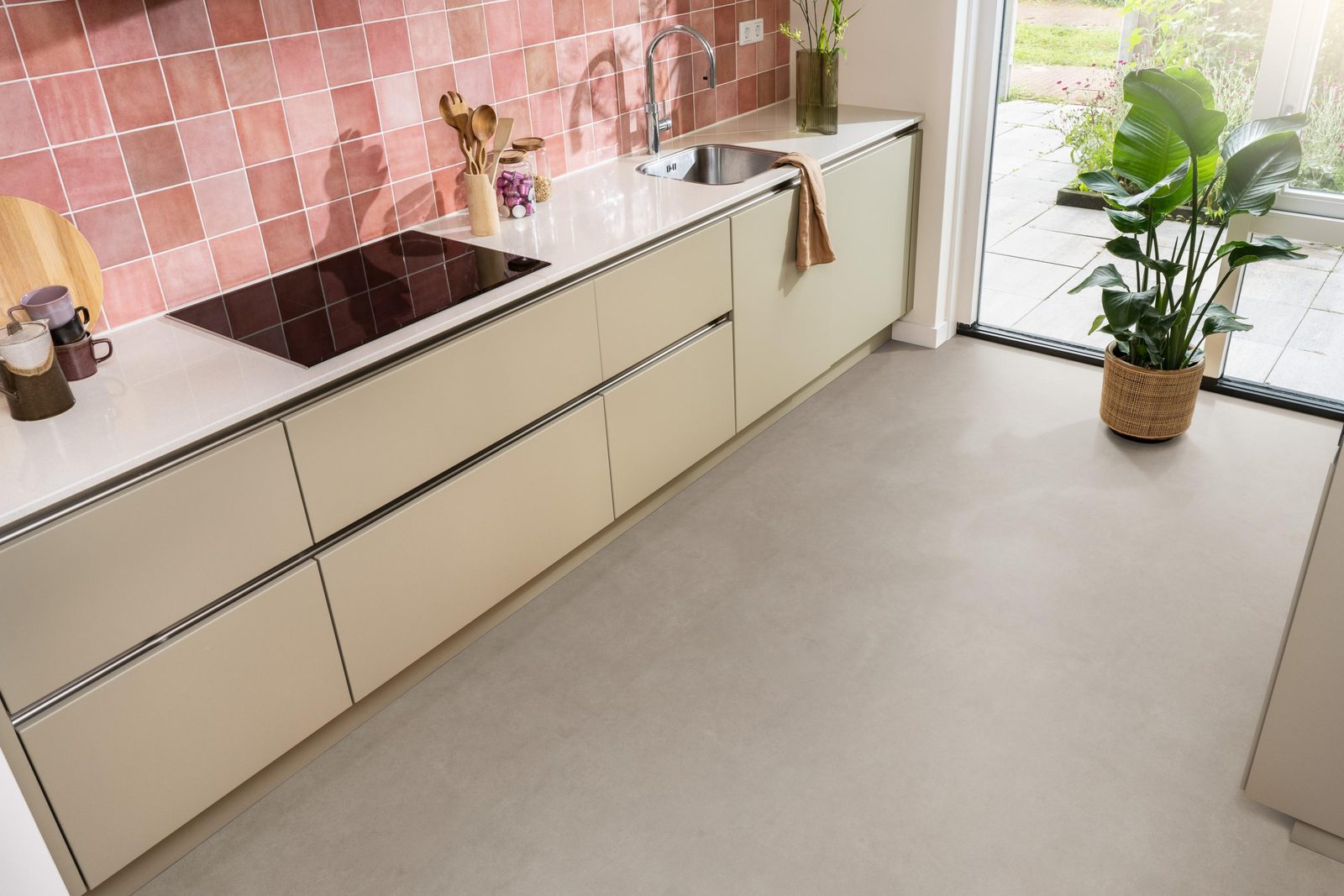 Ambiant pvc klik tegel/betonlook Cerino Taupe – sfeerfoto