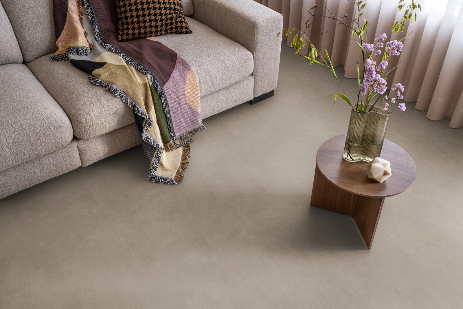 Ambiant pvc loose lay tegel/betonlook Cerino Taupe – sfeerfoto