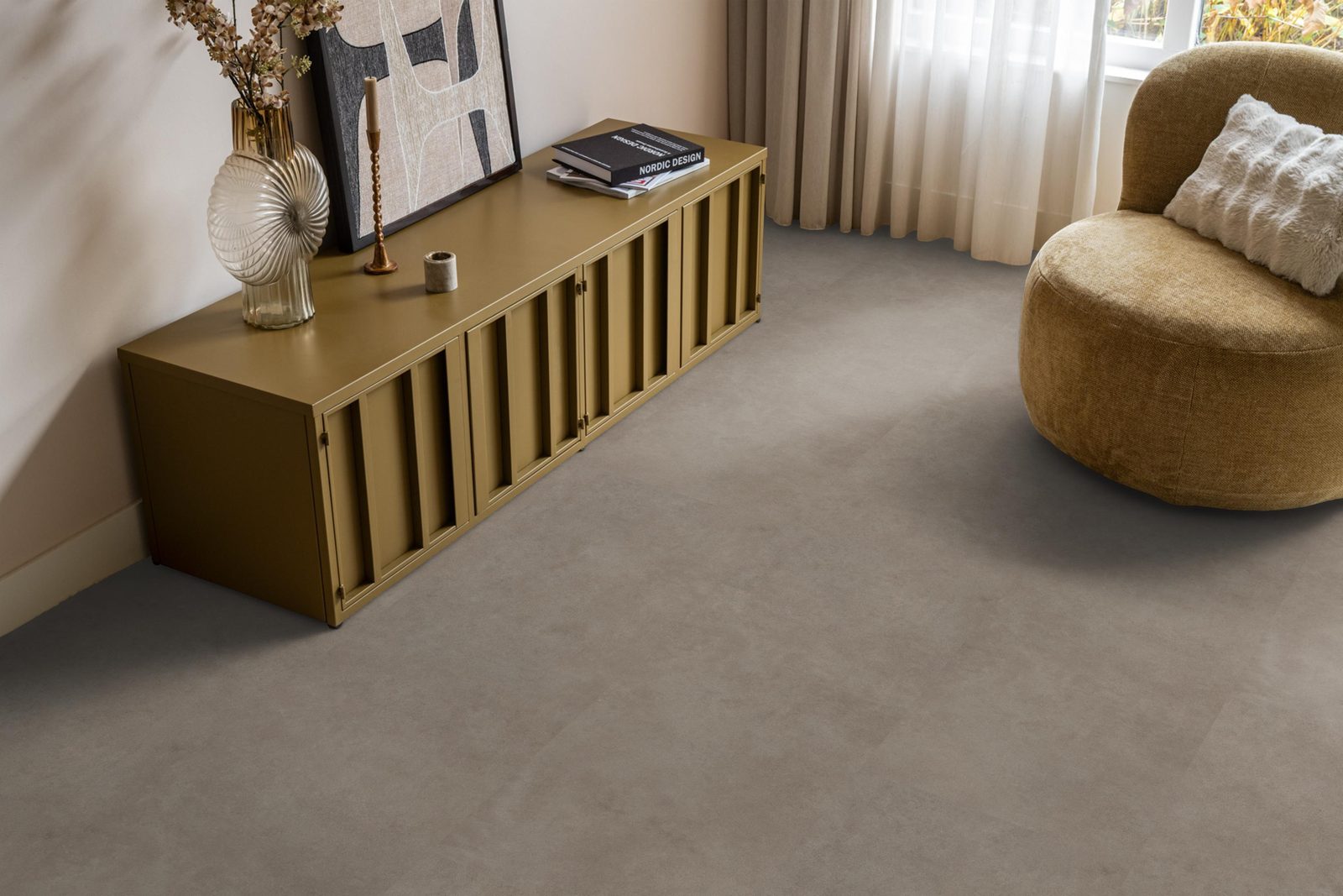 Ambiant pvc plak tegel/betonlook Cerino XL Warm grey – sfeerfoto