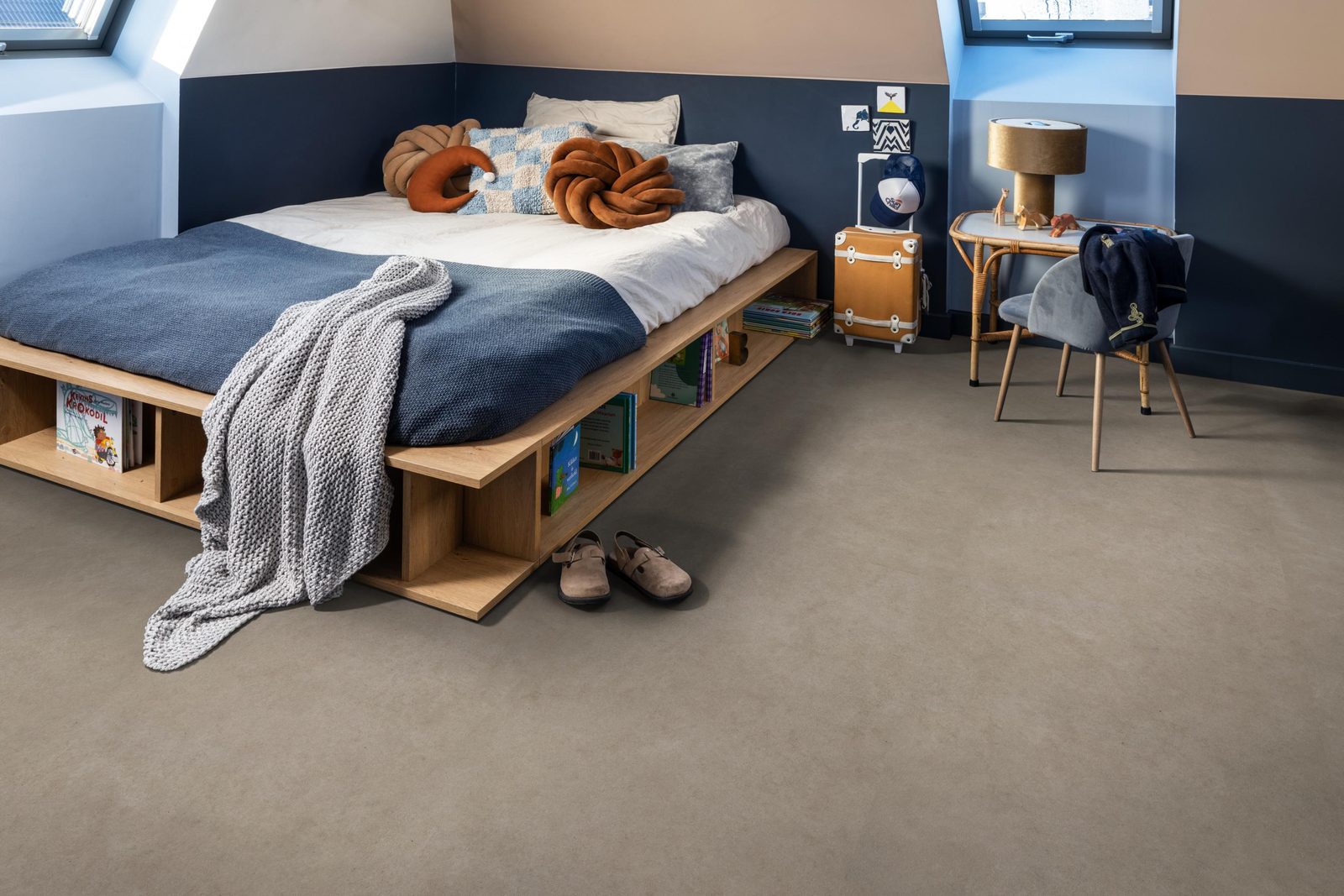 Ambiant pvc plak tegel/betonlook Cerino XXL Light grey – sfeerfoto
