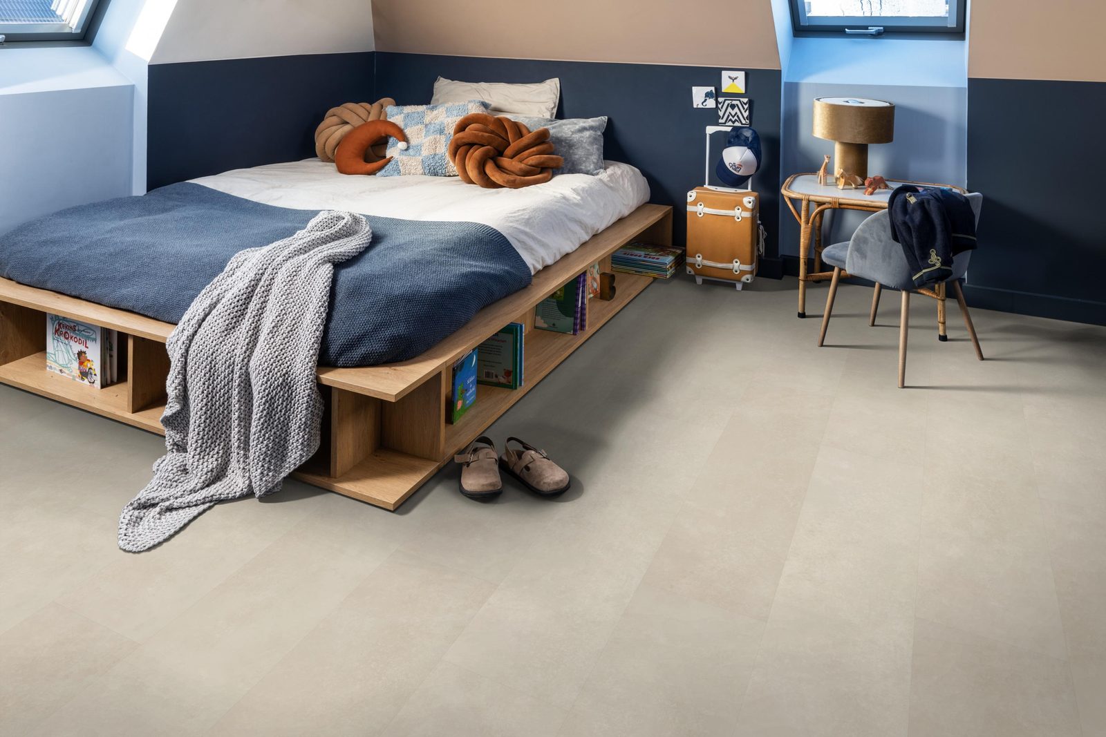 Ambiant pvc plak tegel/betonlook Viretto Beige – sfeerfoto