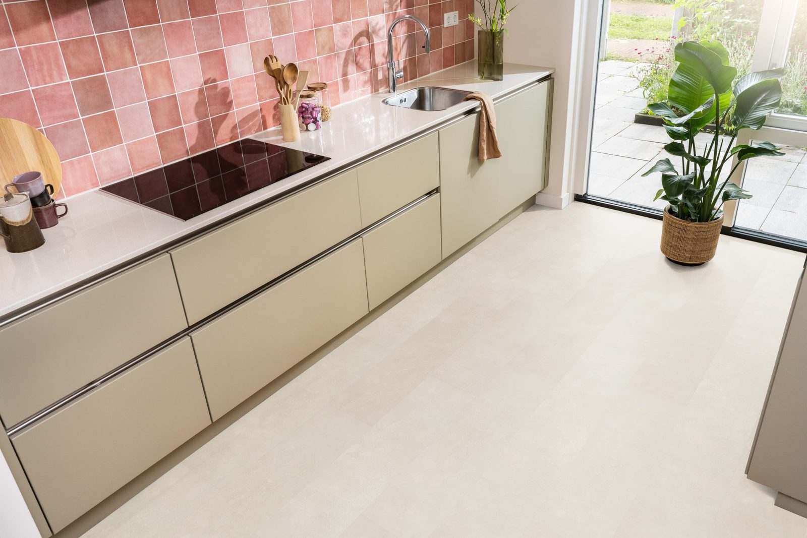 Ambiant pvc plak tegel/betonlook Viretto Beige – sfeerfoto