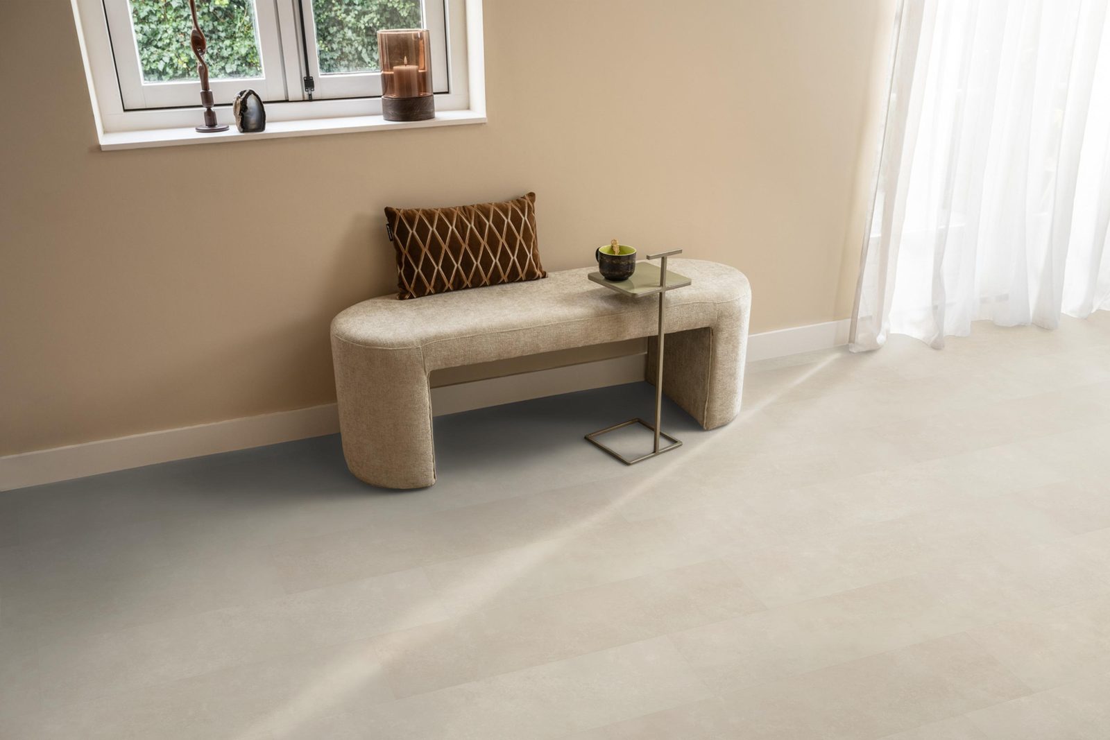 Ambiant pvc plak tegel/betonlook Viretto Beige – sfeerfoto