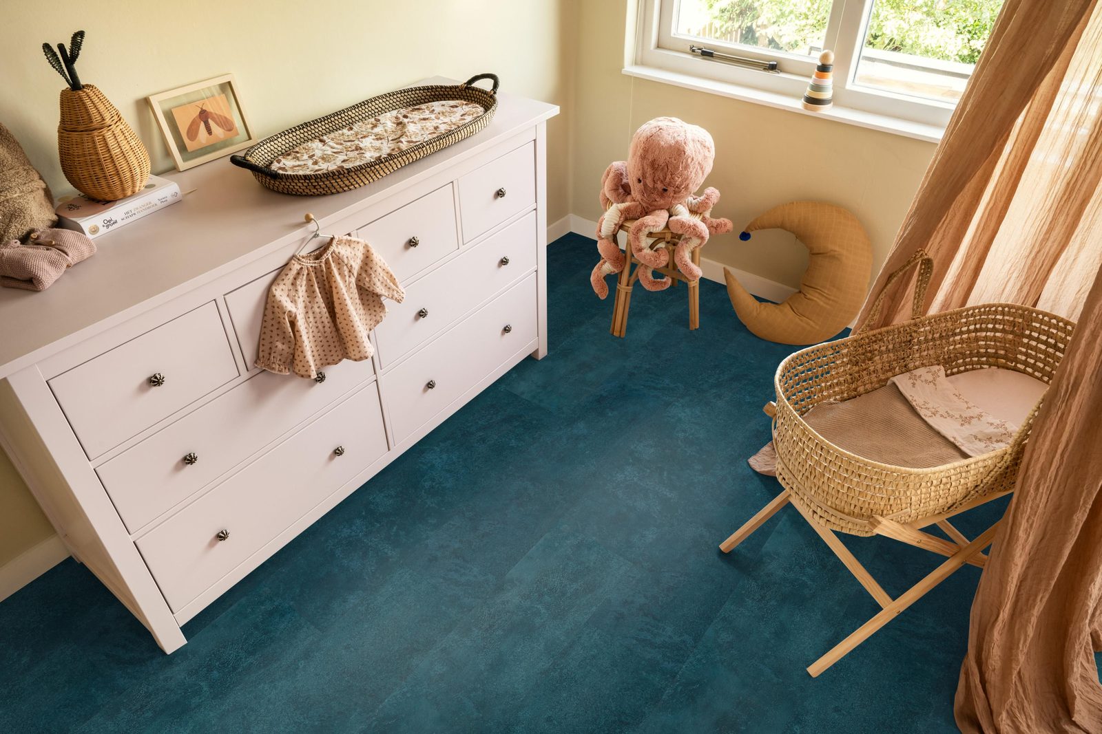 Ambiant pvc plak tegel/betonlook Viretto Dark blue – sfeerfoto