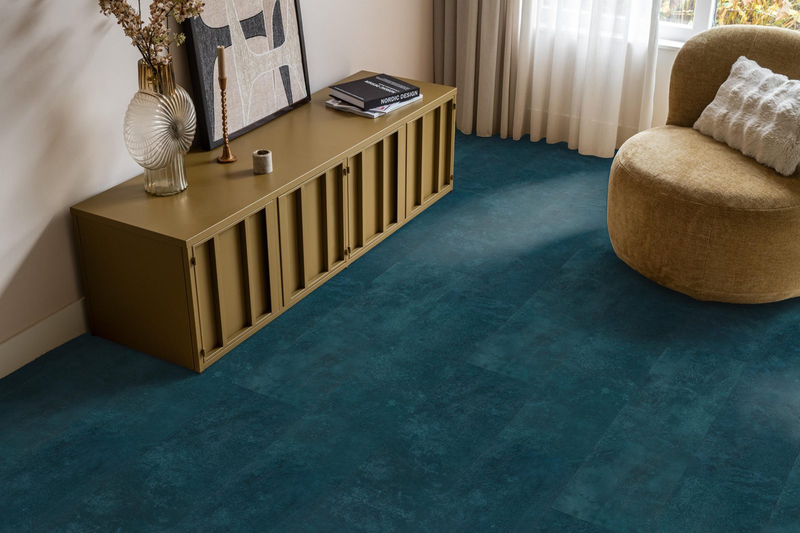 Ambiant pvc plak tegel/betonlook Viretto Dark blue – sfeerfoto