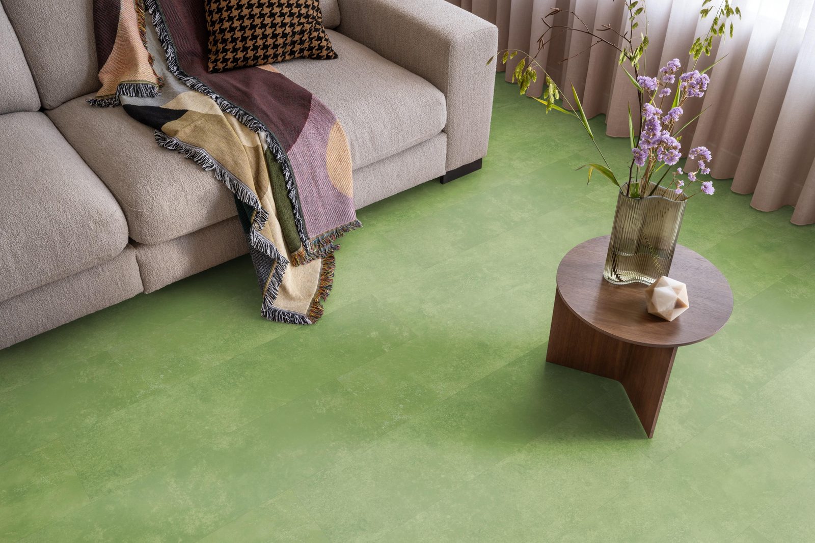 Ambiant pvc plak tegel/betonlook Viretto Green – sfeerfoto