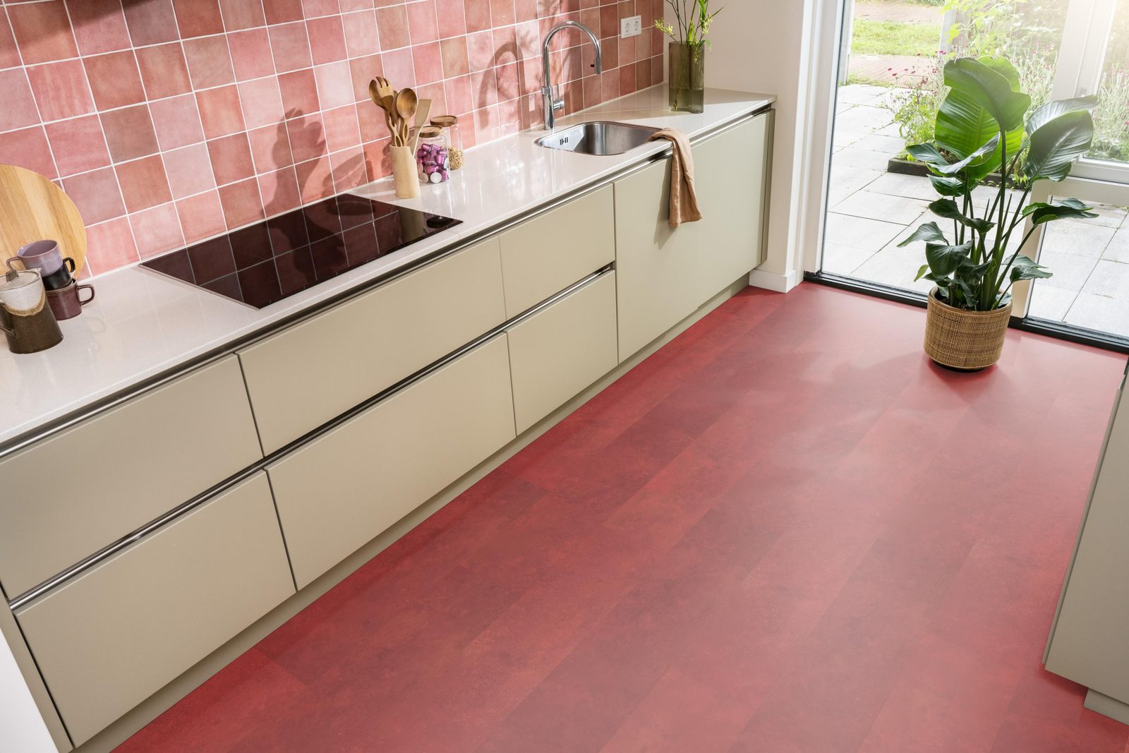 Ambiant pvc plak tegel/betonlook Viretto Red – sfeerfoto