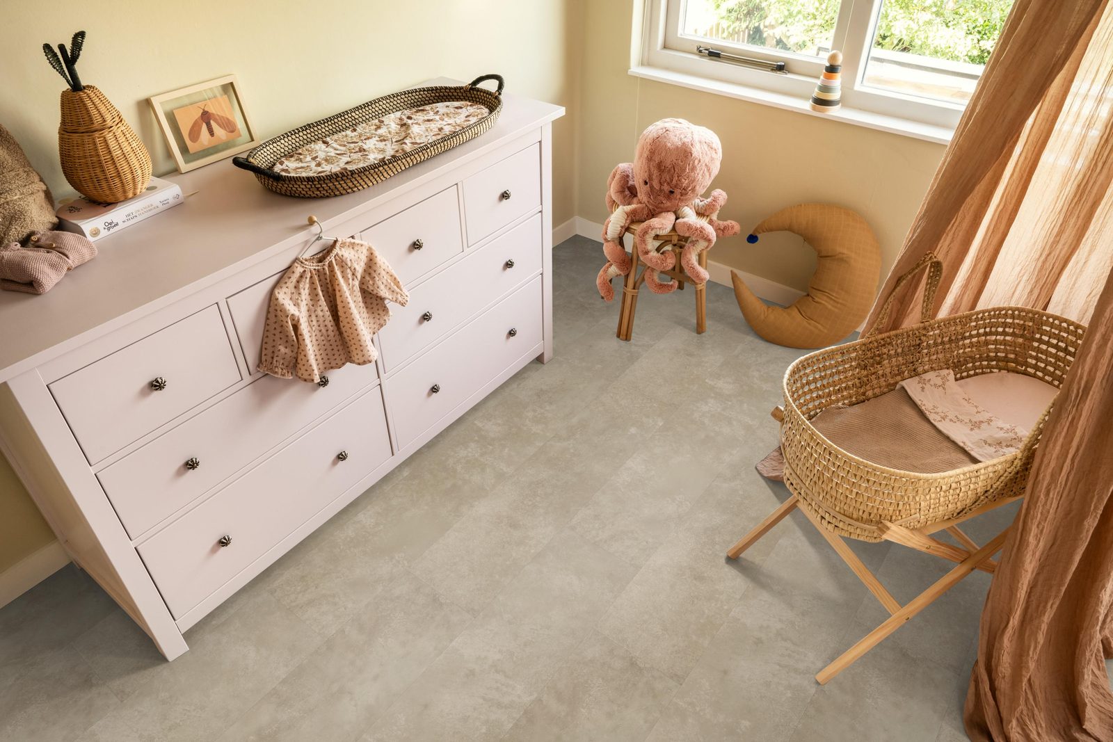 Ambiant pvc plak tegel/betonlook Viretto Sand – sfeerfoto