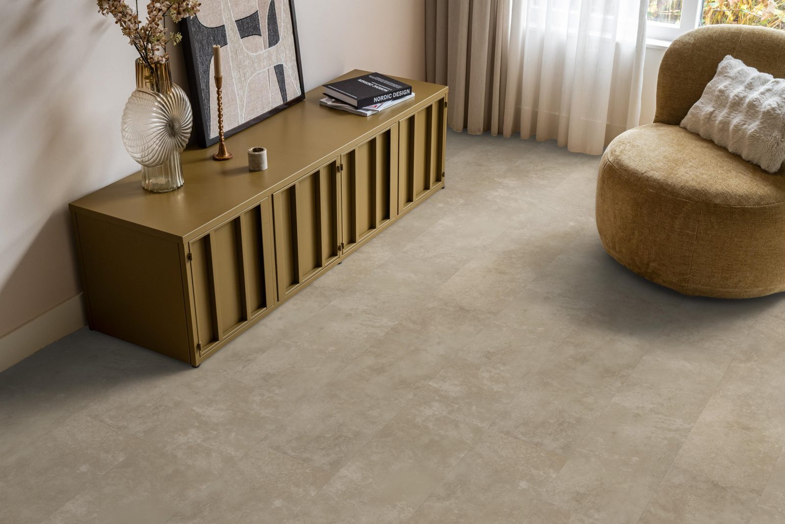Ambiant pvc plak tegel/betonlook Viretto Sand – sfeerfoto