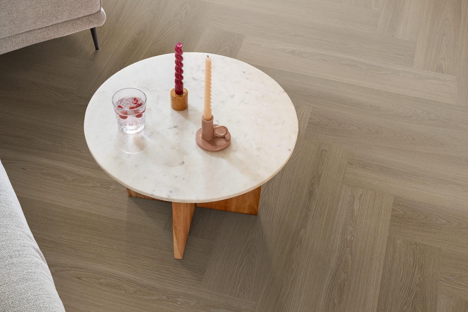 Ambiant pvc visgraat klik Spigato XL Soleno Dark oak – sfeerfoto