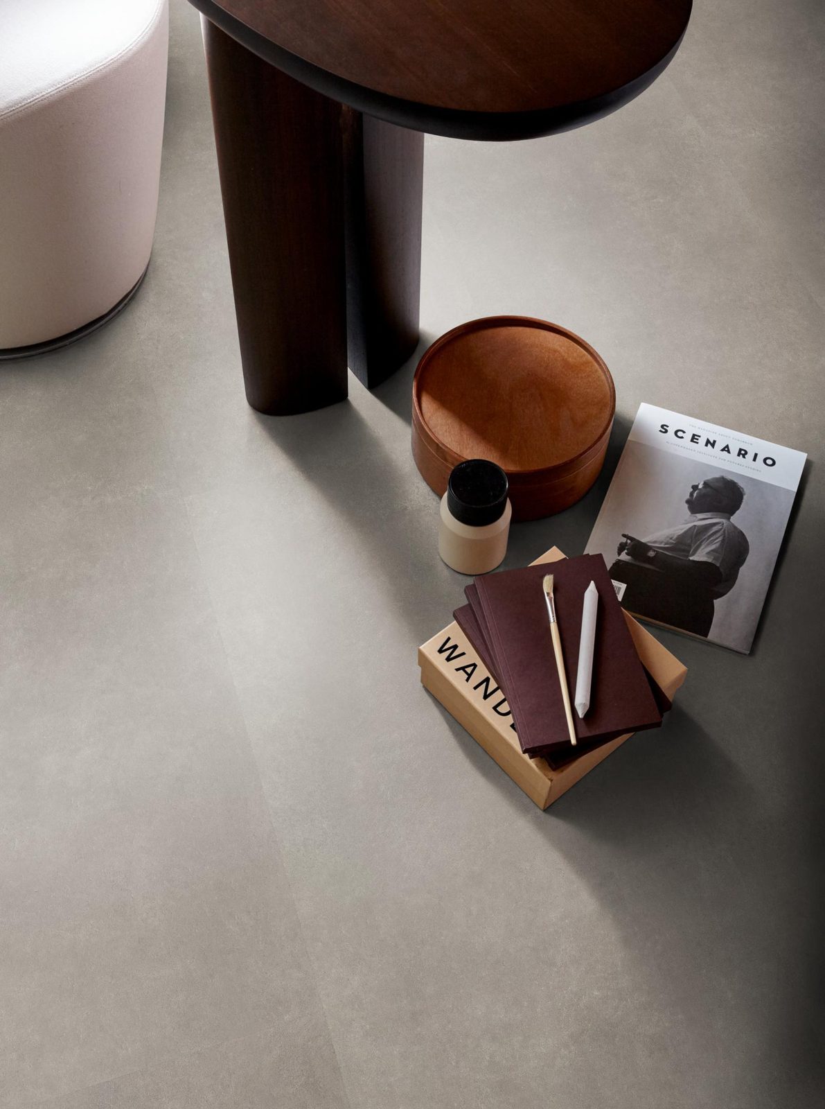 VTWONEN pvc klik tegel/betonlook Basic Dark grey – sfeerfoto