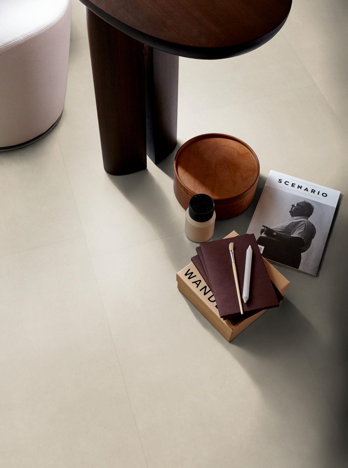 VTWONEN pvc klik tegel/betonlook Basic Natural – sfeerfoto