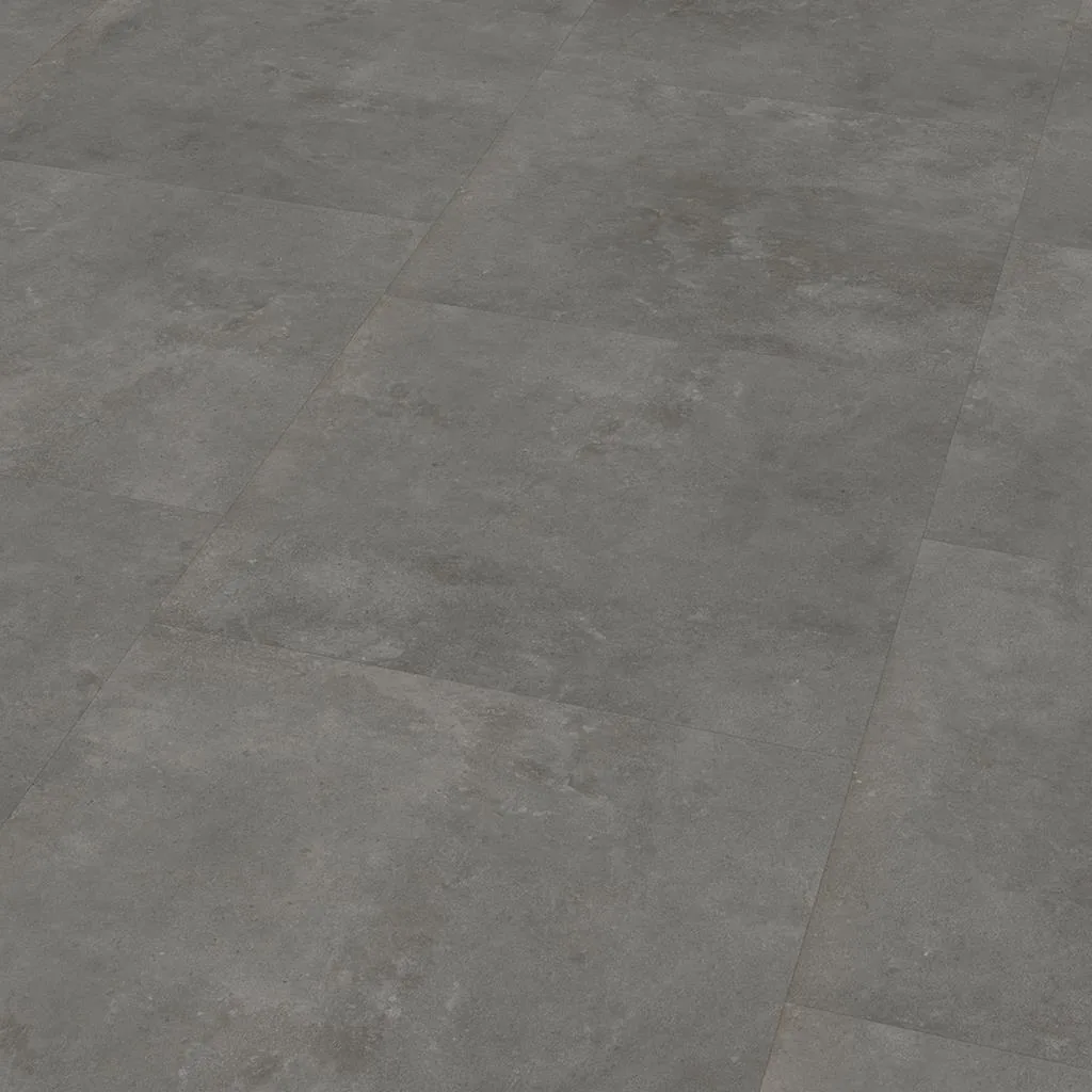 Victoria / Ceramo grey, plak pvc van dichtbij in een hoek, met een wit stoeltje en een koperen bijzettafel