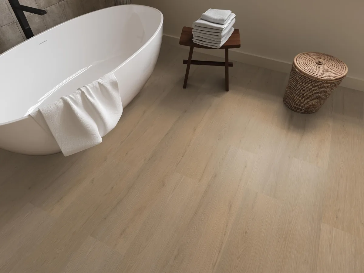 Barnet / Venera natural oak, plak pvc in een badkamer, met een vrijstaand bad en een rieten wasmand