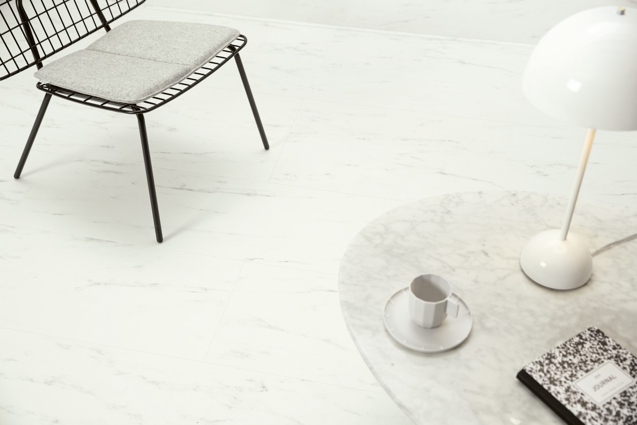 Quick-Step Oro Wit Carrara-marmer AVSTU40136 - pvc vloer met tegelpatroon