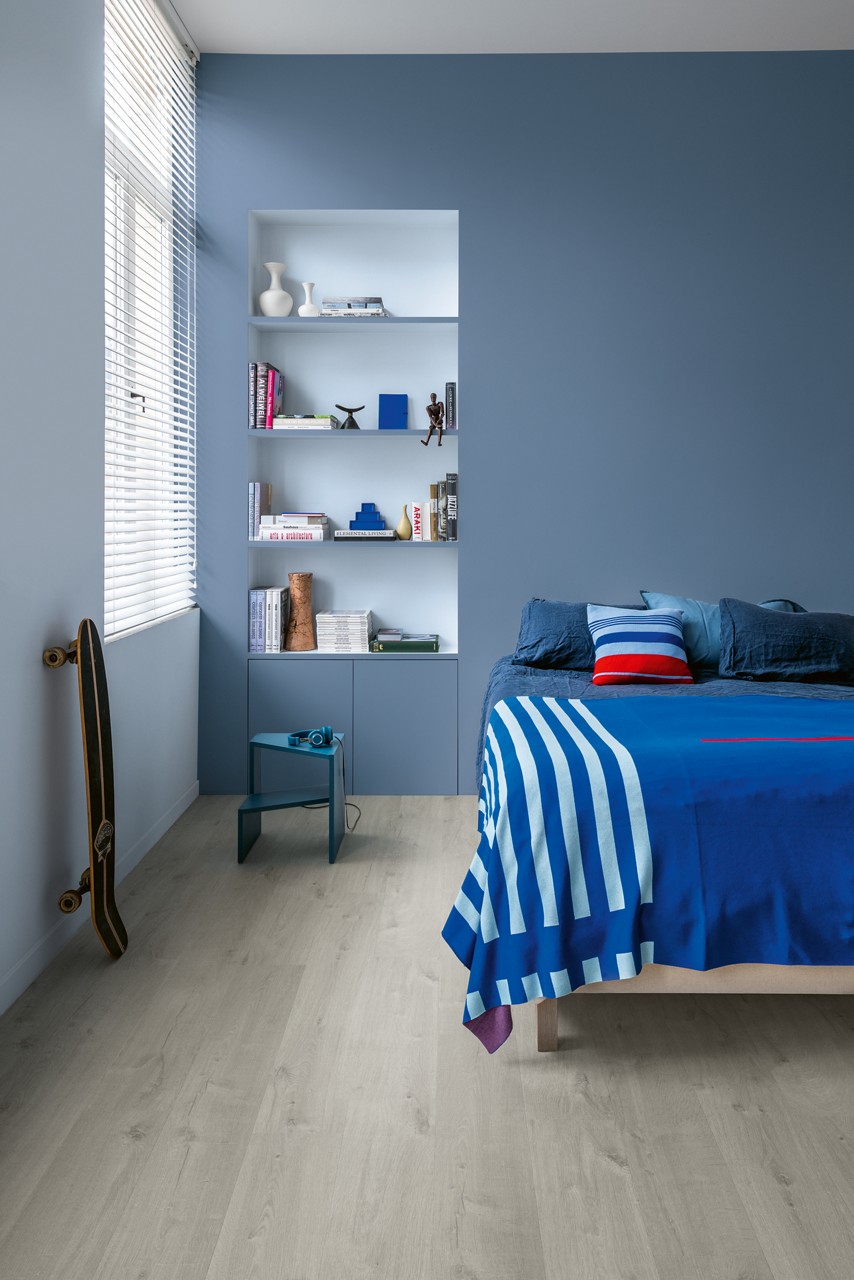 Quick-Step Bloom AVMPU40201 Katoen koudgrijze eik – PVC – interieurfoto 3