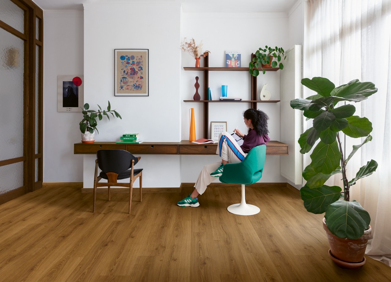 Quick-Step Bloom AVMPU40315 Botanische karamel eik – PVC – interieurfoto 15