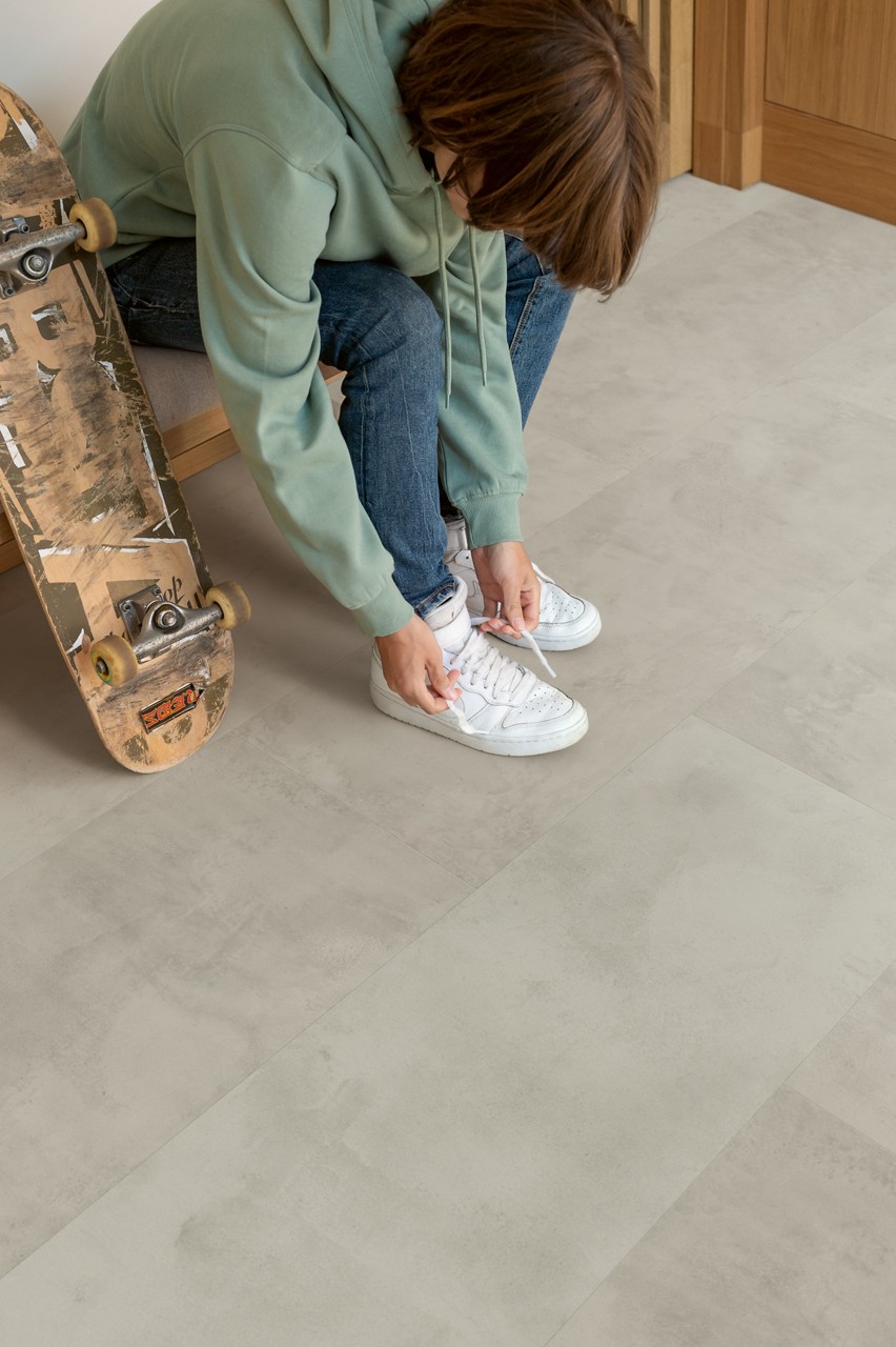 Quick-Step Muse MUS5488 Grijs beton – laminaat – interieurfoto 3