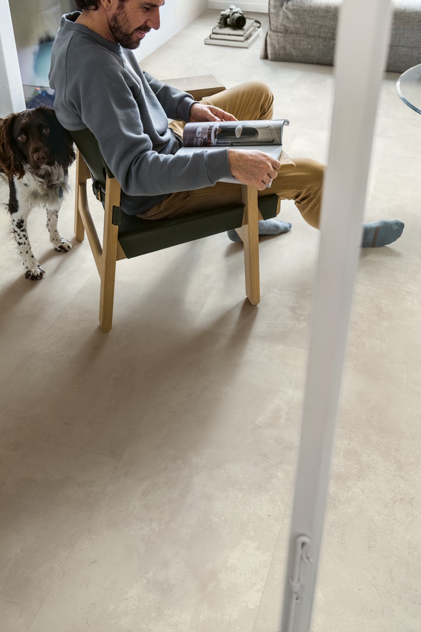 Quick-Step Muse MUS5491 Gevlekt beton – laminaat – interieurfoto 3