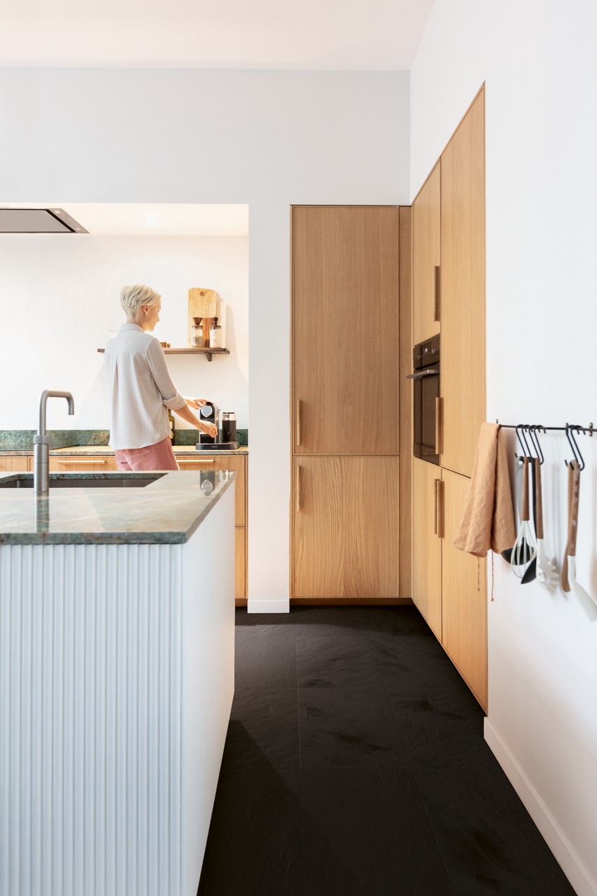 Quick-Step Muse MUS5492 Zwarte leisteen – laminaat – interieurfoto 4