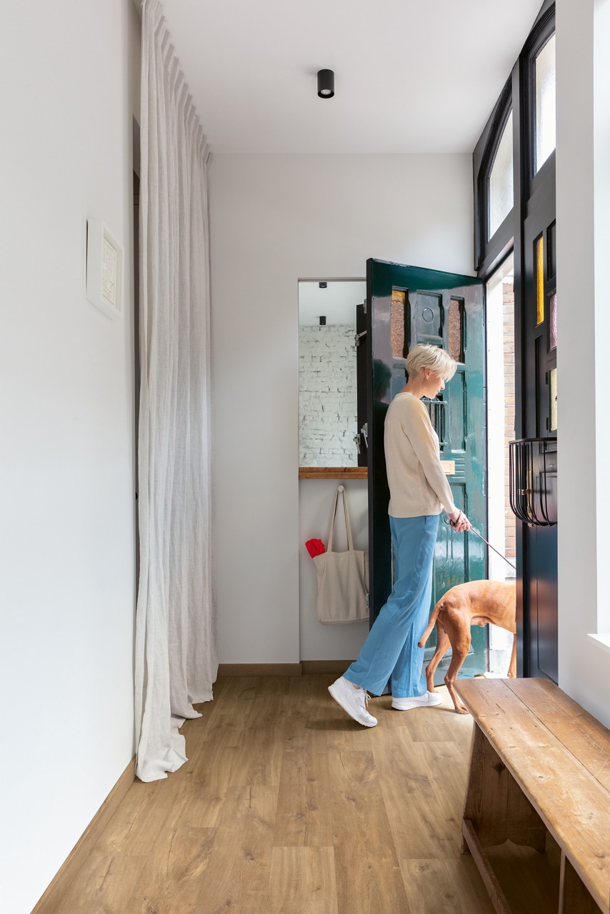 Quick-Step Classic Middernacht naturelle eik CLM1487 als plankvloer in een interieur.