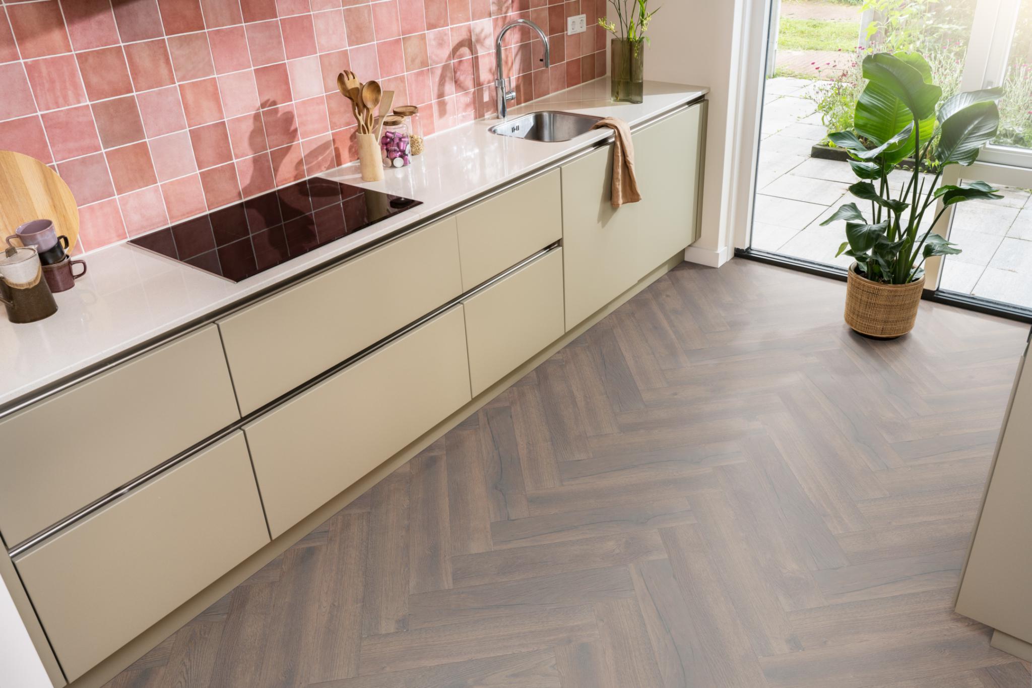 Laminaat Ambiant Marquant eiken donker gerookt visgraat - Afbeelding 12